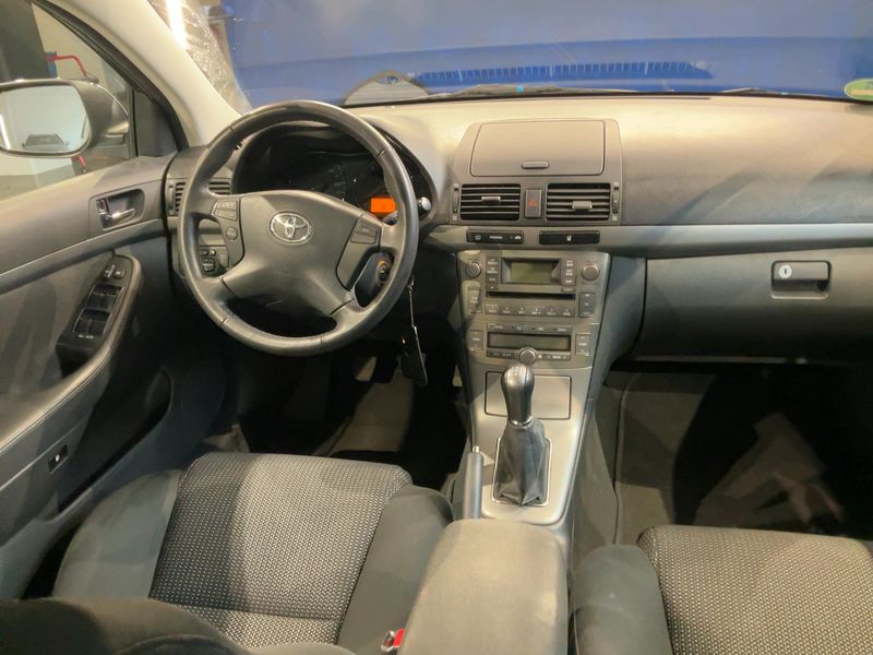 Toyota Avensis 1.8 Executive 2006 – снимка 17