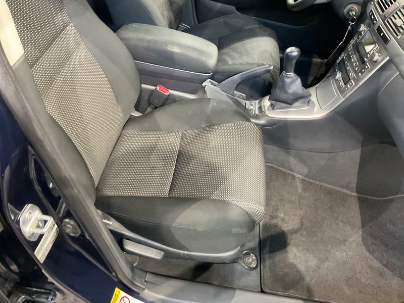 Toyota Avensis 1.8 Executive 2006 – снимка 32