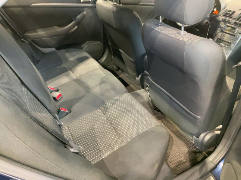 Toyota Avensis 1.8 Executive 2006 – снимка 19