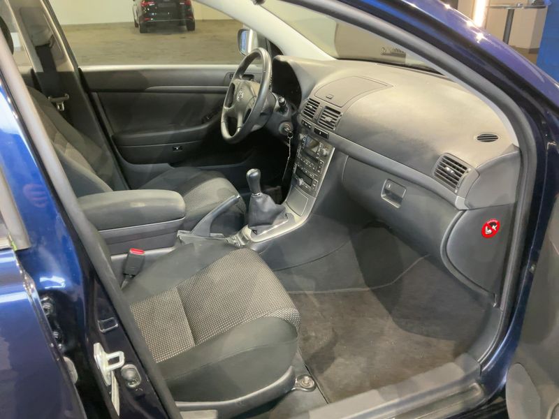 Toyota Avensis 1.8 Executive 2006 – снимка 16
