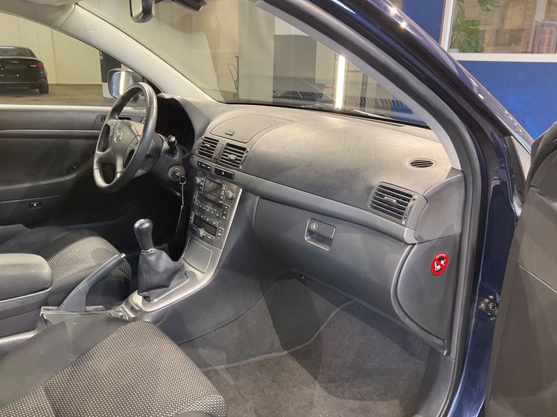 Toyota Avensis 1.8 Executive 2006 – снимка 31