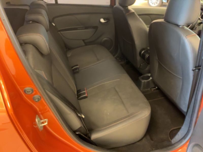 Dacia Sandero 1.5 dCi Stepway Celebration 2017 – снимка 14