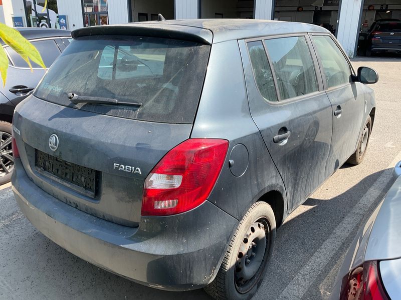 Skoda Fabia 1.6 TDI Active+ 2015 – снимка 2