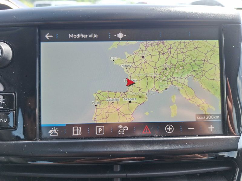 Peugeot 208 1.5 Blue-HDi Affaire Premium Pack 2020 – снимка 13