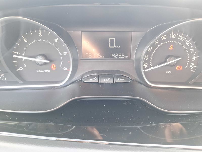 Peugeot 208 1.5 Blue-HDi Affaire Premium Pack 2020 – снимка 12