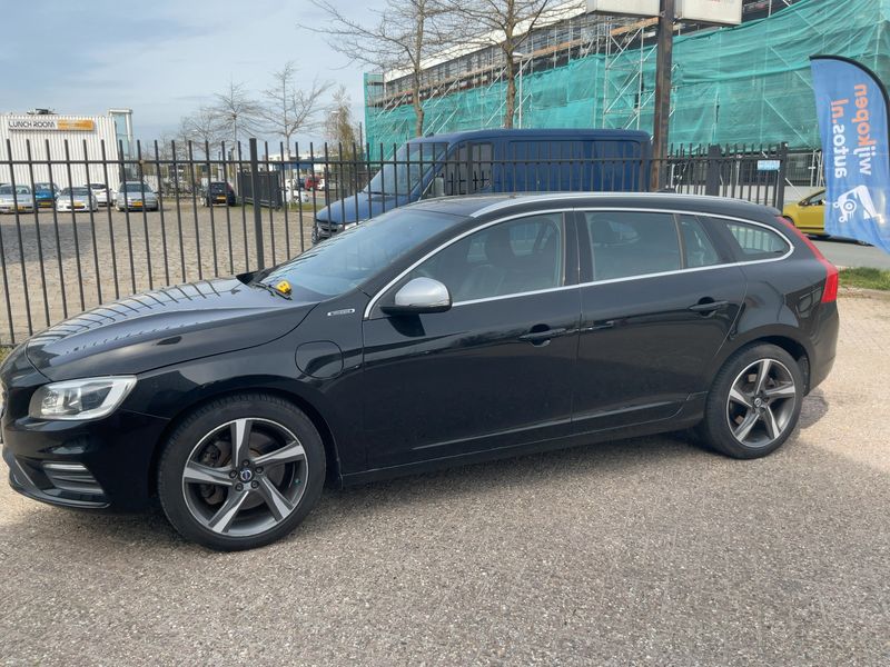 Volvo V60 2.4 D6 Plug-in Hybrid Summum AWD 2015 – снимка 4