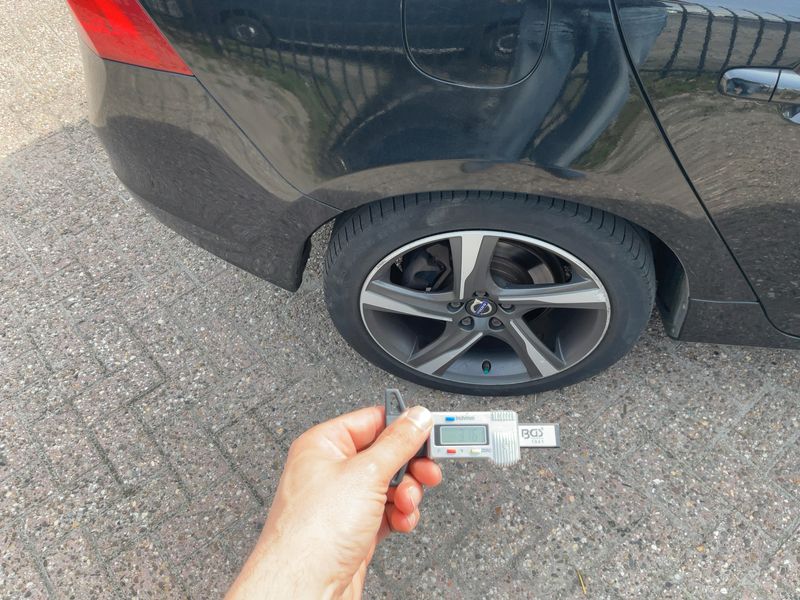 Volvo V60 2.4 D6 Plug-in Hybrid Summum AWD 2015 – снимка 9