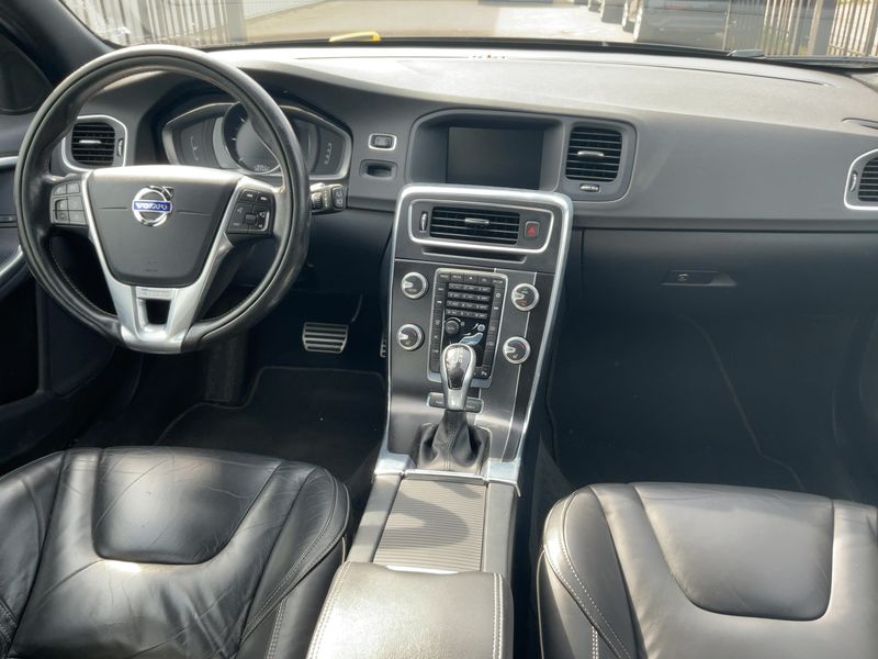 Volvo V60 2.4 D6 Plug-in Hybrid Summum AWD 2015 – снимка 17