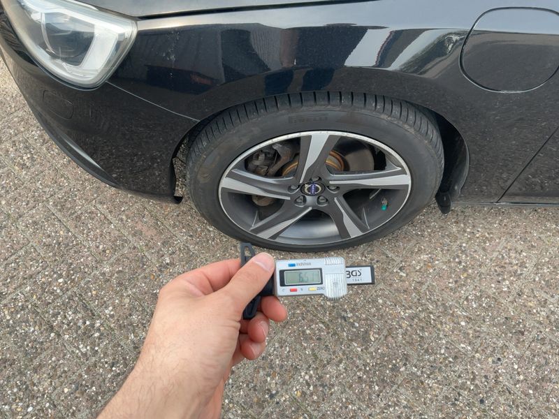 Volvo V60 2.4 D6 Plug-in Hybrid Summum AWD 2015 – снимка 3