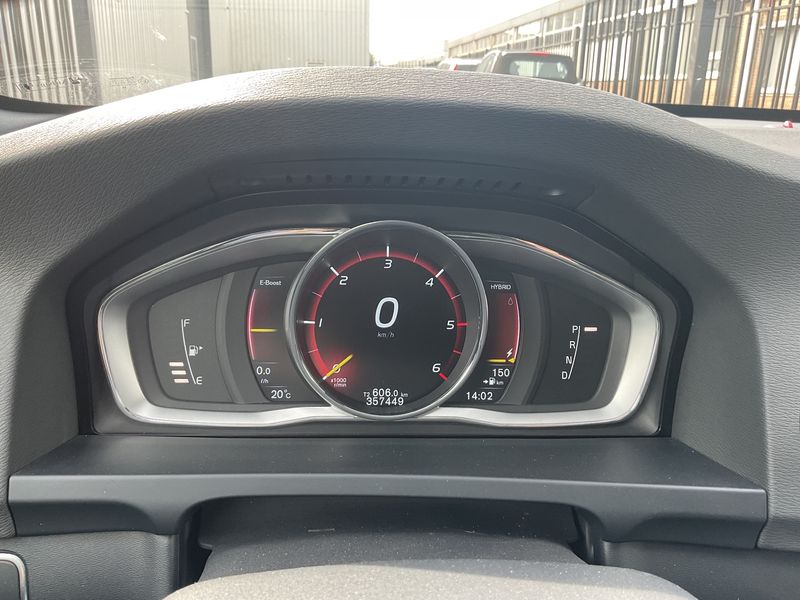 Volvo V60 2.4 D6 Plug-in Hybrid Summum AWD 2015 – снимка 18