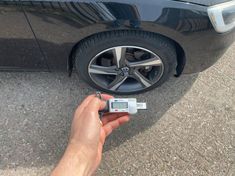 Volvo V60 2.4 D6 Plug-in Hybrid Summum AWD 2015 – снимка 11
