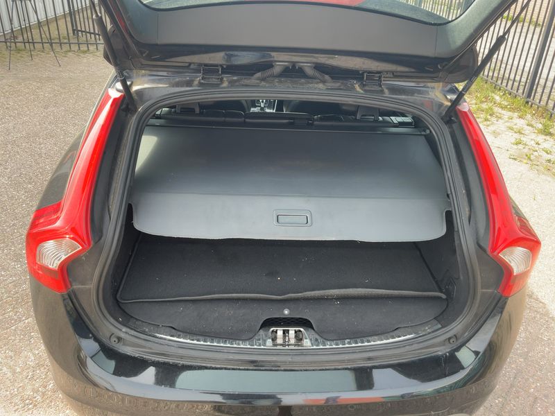 Volvo V60 2.4 D6 Plug-in Hybrid Summum AWD 2015 – снимка 15