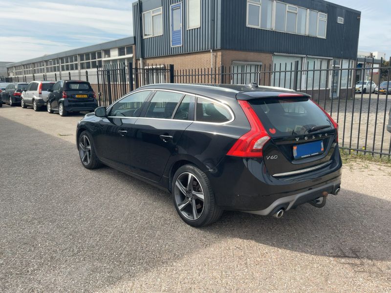 Volvo V60 2.4 D6 Plug-in Hybrid Summum AWD 2015 – снимка 6