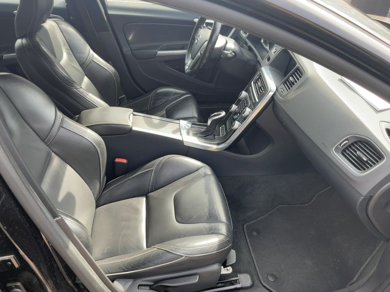 Volvo V60 2.4 D6 Plug-in Hybrid Summum AWD 2015 – снимка 16