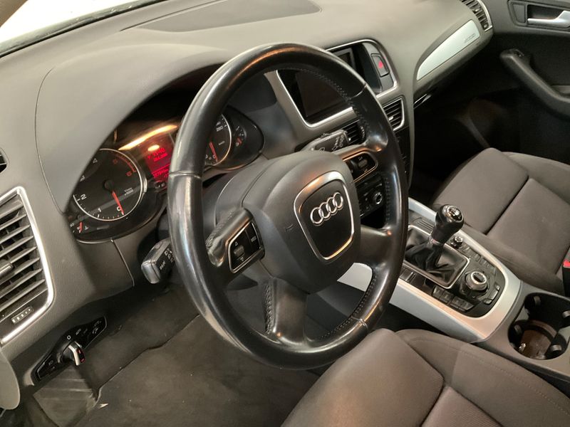 Audi Q5 2.0 TDI quattro 2011 – снимка 32