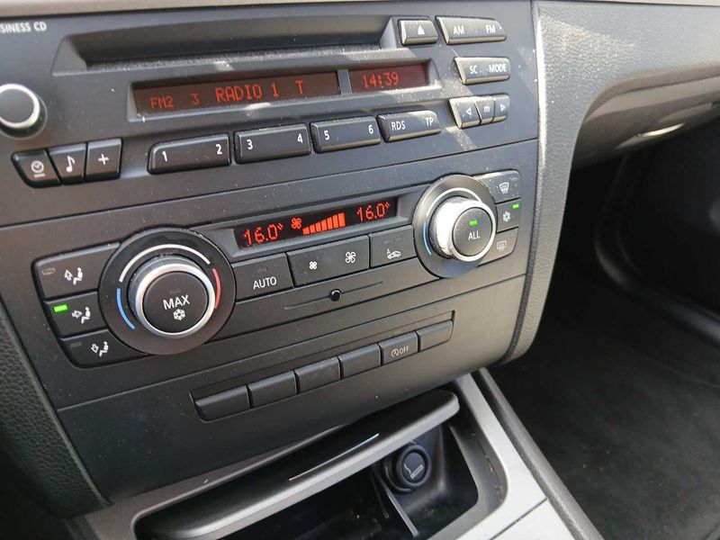 BMW 1er 116d 2011 – снимка 29