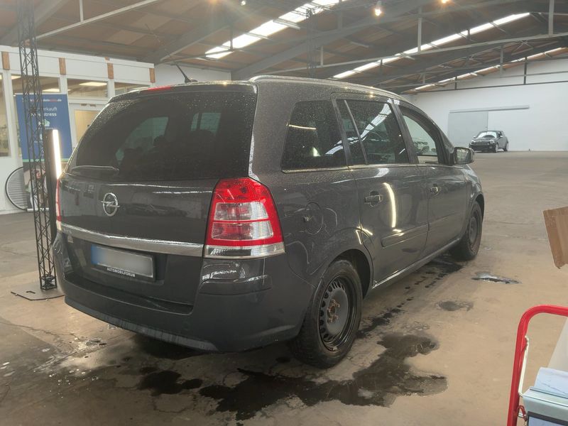 Opel Zafira 1.8 Family 2013 – снимка 8
