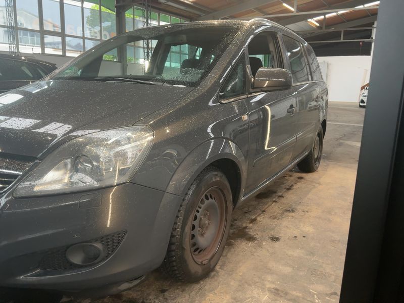 Opel Zafira 1.8 Family 2013 – снимка 2