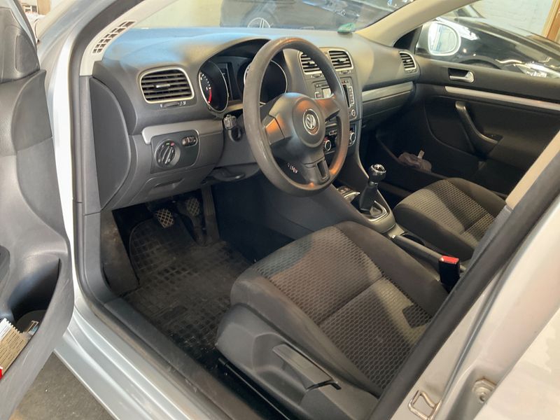 Volkswagen Golf VI 1.6 TDI Trendline BlueMotion Tech 2011 – снимка 3