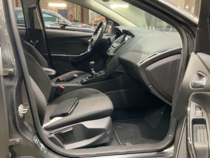 Ford Focus 1.0 EcoBoost Titanium 2018 – снимка 16