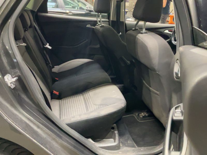 Ford Focus 1.0 EcoBoost Titanium 2018 – снимка 19