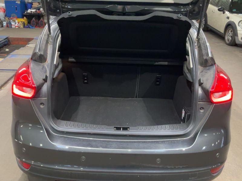 Ford Focus 1.0 EcoBoost Titanium 2018 – снимка 15