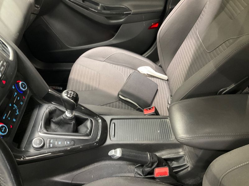 Ford Focus 1.0 EcoBoost Titanium 2018 – снимка 27