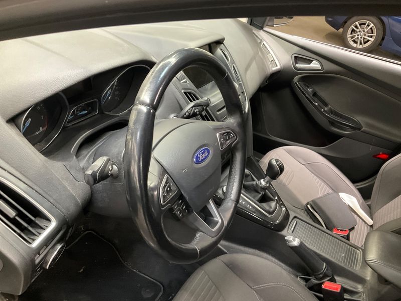 Ford Focus 1.0 EcoBoost Titanium 2018 – снимка 26