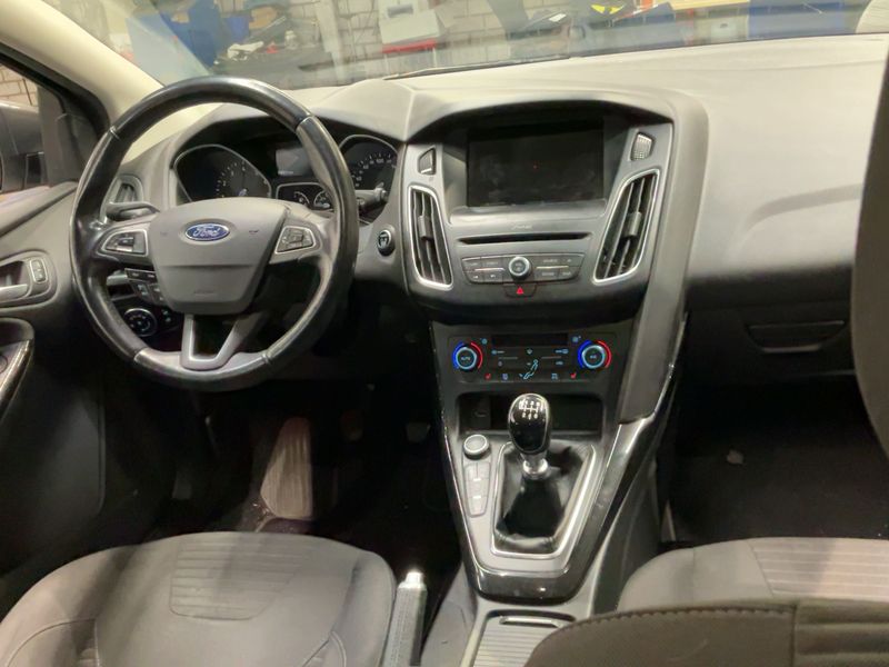 Ford Focus 1.0 EcoBoost Titanium 2018 – снимка 17