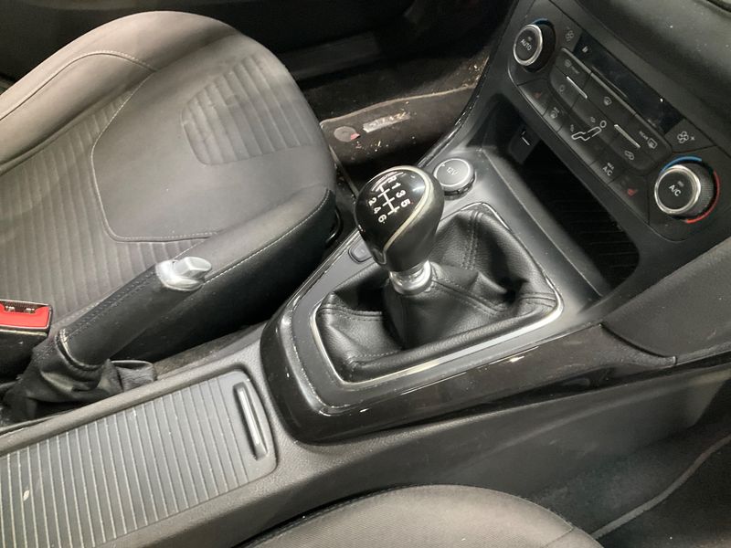 Ford Focus 1.0 EcoBoost Titanium 2018 – снимка 23