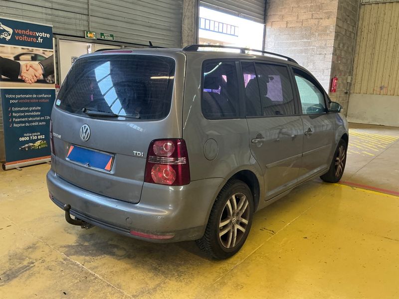 Volkswagen Touran 1.9 TDI Trendline 2009 – снимка 2