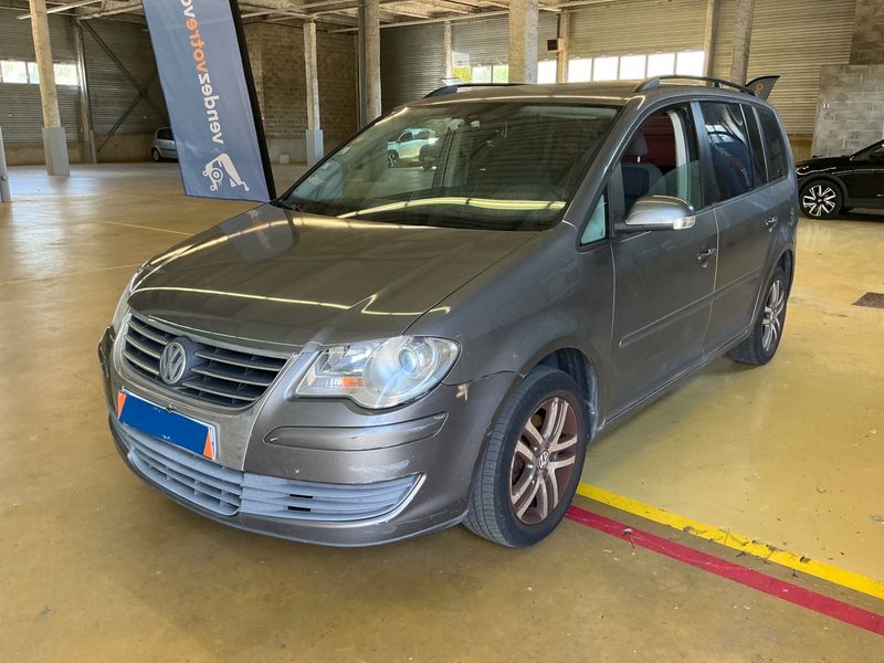 Volkswagen Touran 1.9 TDI Trendline 2009 – снимка 1