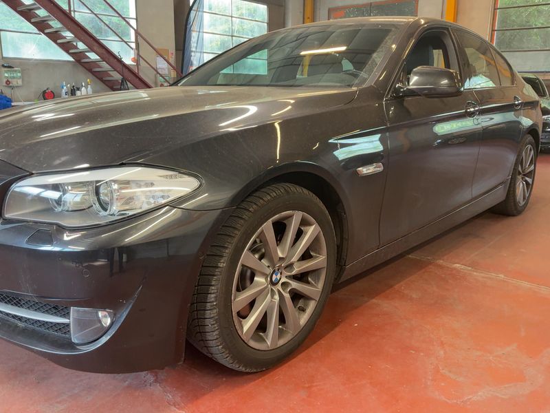 BMW 5er 530d xDrive Confort 2011 – снимка 2