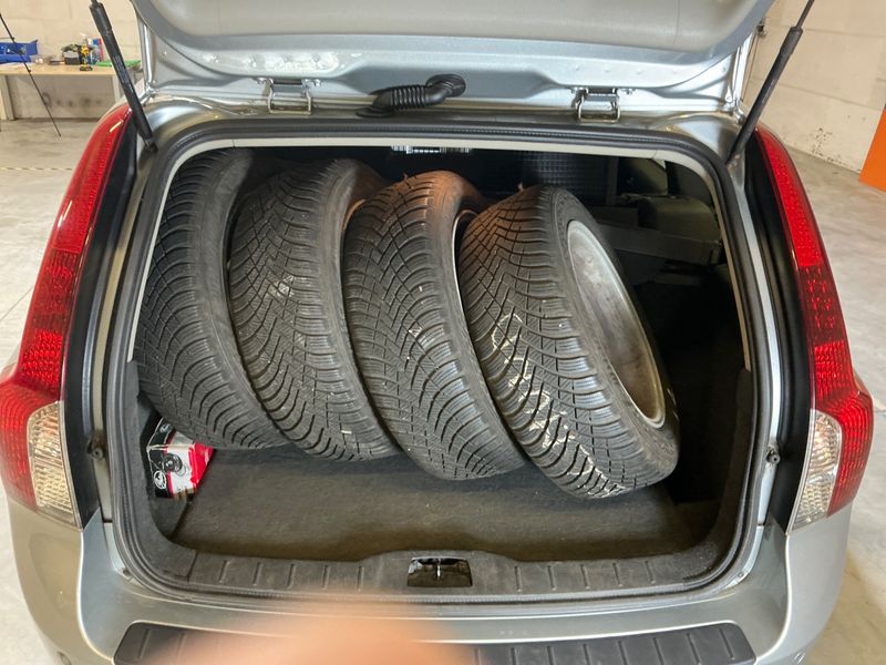 Volvo V50 1.6 DRIVe Momentum 2011 – снимка на щета