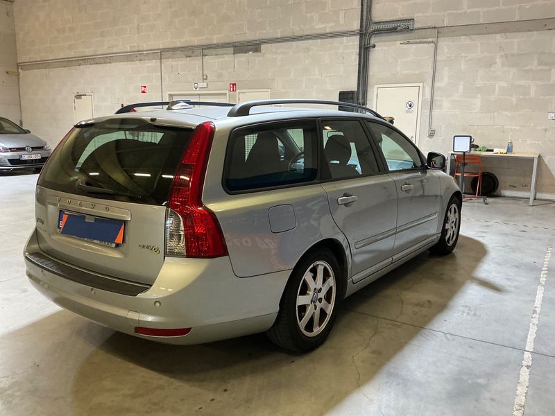 Volvo V50 1.6 DRIVe Momentum 2011 – снимка 2