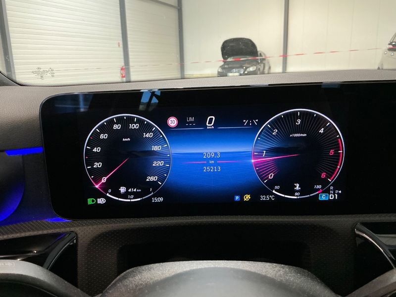 Mercedes-Benz A-Klasse Limousine A 200 d AMG Line 2024 – снимка 18