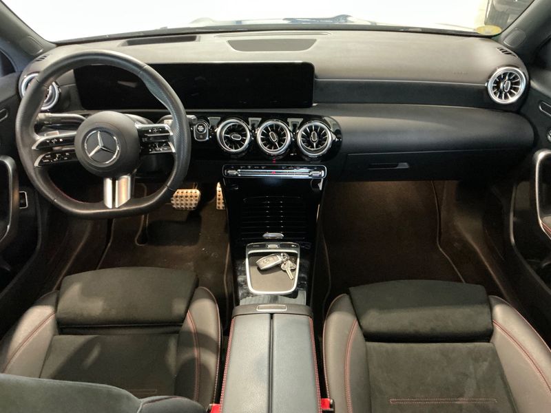 Mercedes-Benz A-Klasse Limousine A 200 d AMG Line 2024 – снимка 17