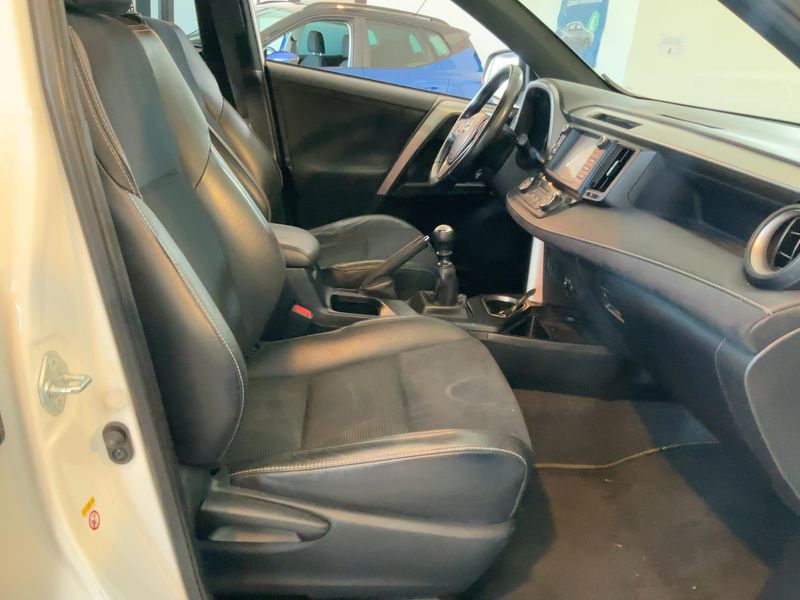 Toyota RAV 4 2.0 D-4D Style 2016 – снимка 16