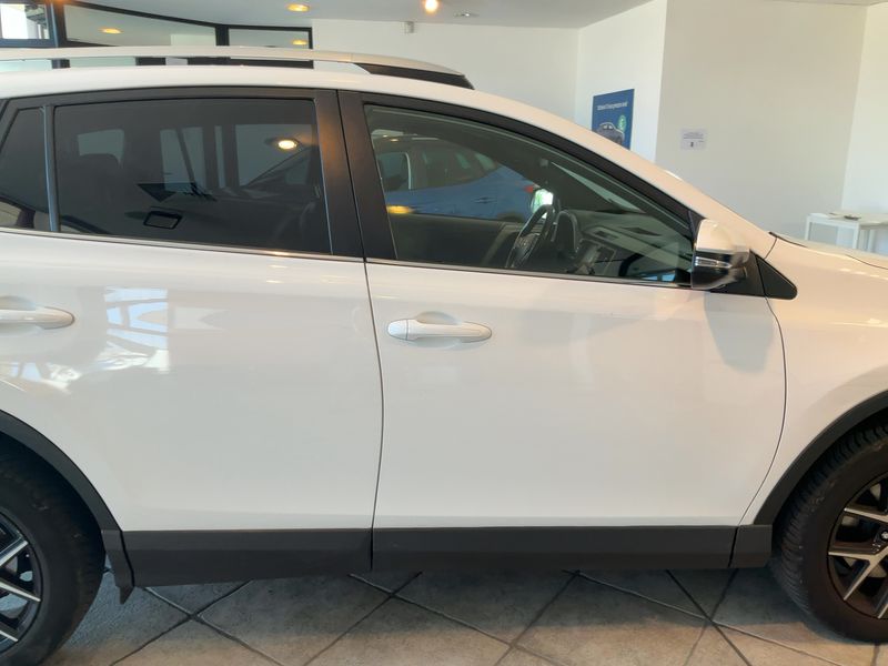 Toyota RAV 4 2.0 D-4D Style 2016 – снимка 10