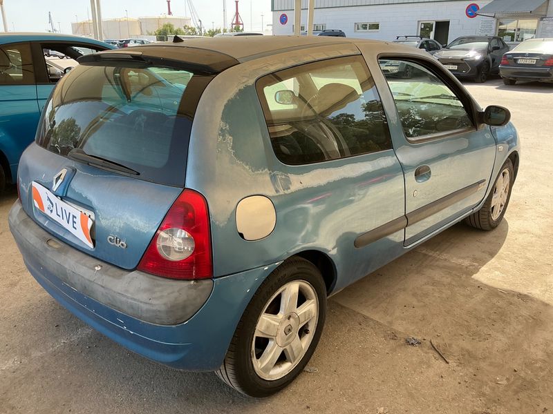 Renault Clio 1.4 Dynamique 2002 – снимка 2