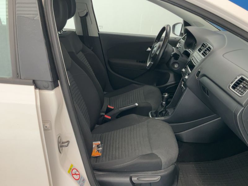 Volkswagen Polo 1.4 FSI Comfortline 2014 – снимка 17