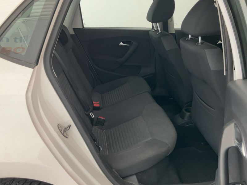 Volkswagen Polo 1.4 FSI Comfortline 2014 – снимка 20