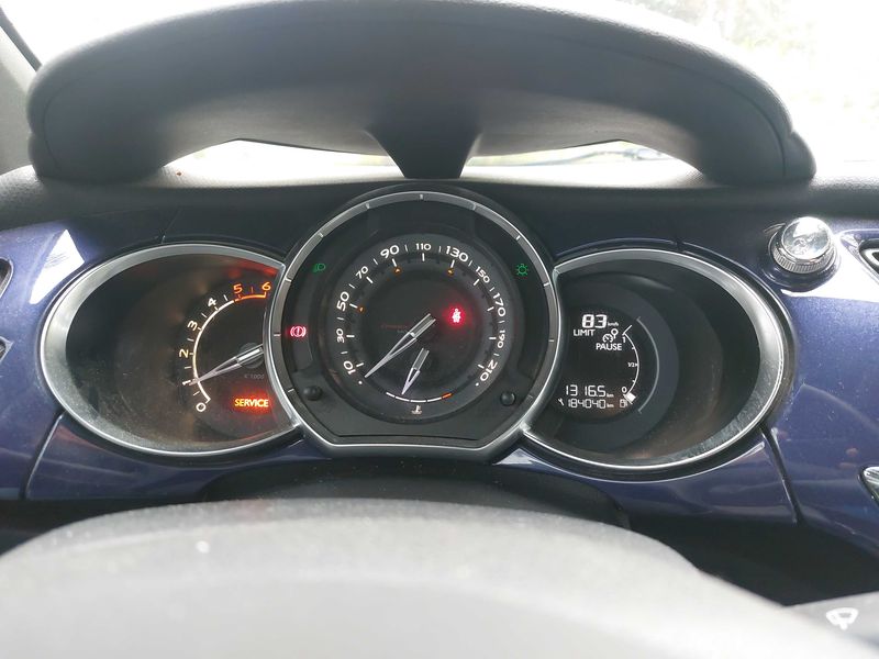 Citroen DS3 1.6 e-HDi SportChic 2014 – снимка 12