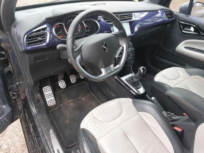Citroen DS3 1.6 e-HDi SportChic 2014 – снимка 11