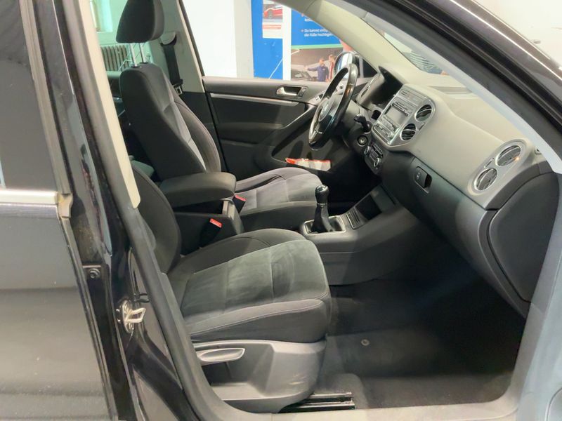 Volkswagen Tiguan 2.0 TSI Sport & Style 4Motion 2011 – снимка 17