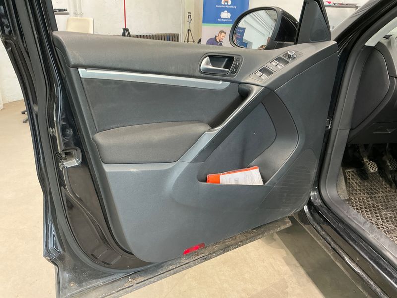 Volkswagen Tiguan 2.0 TSI Sport & Style 4Motion 2011 – снимка 26