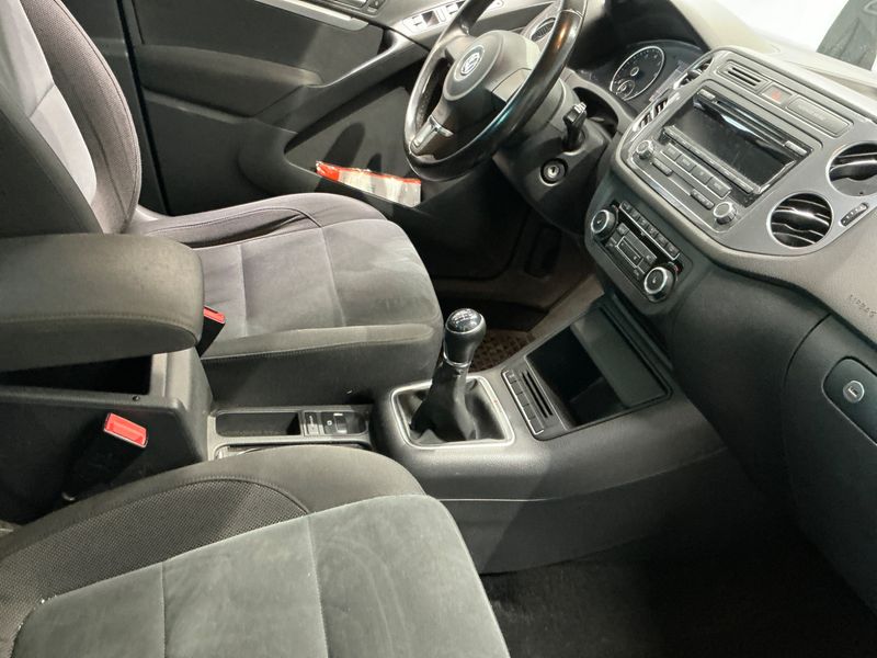 Volkswagen Tiguan 2.0 TSI Sport & Style 4Motion 2011 – снимка 33