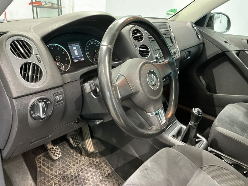 Volkswagen Tiguan 2.0 TSI Sport & Style 4Motion 2011 – снимка 35