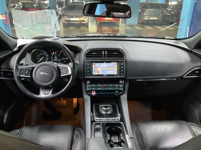 Jaguar F-Pace 25d R-Sport AWD 2018 – снимка 17