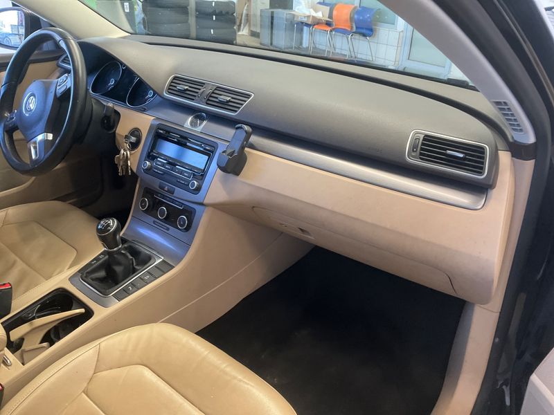 Volkswagen Passat 2.0 TDI Comfortline BlueMotion Tech 2013 – снимка 42